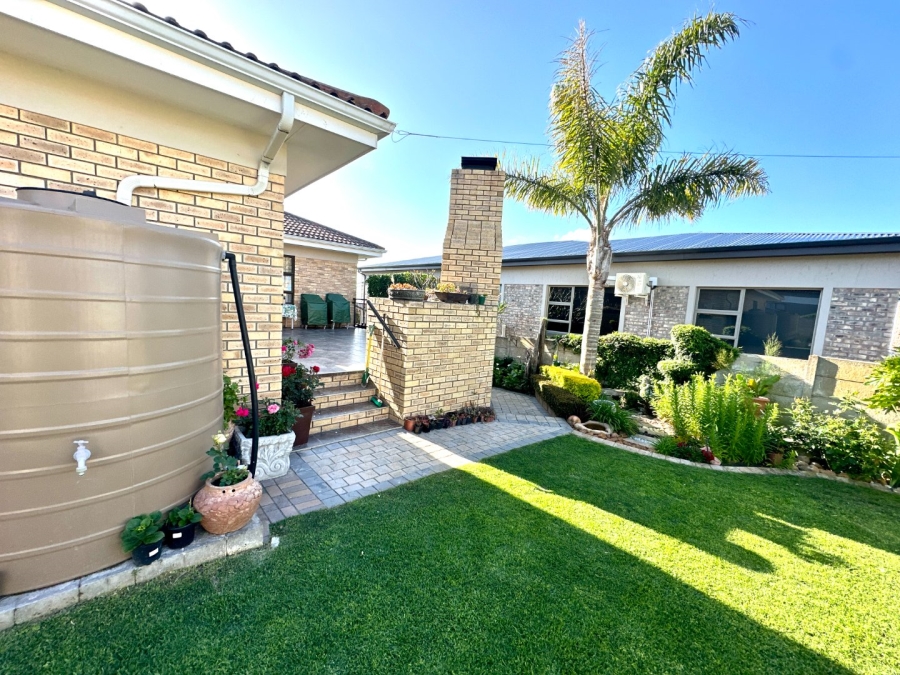 4 Bedroom Property for Sale in Fraaiuitsig Western Cape